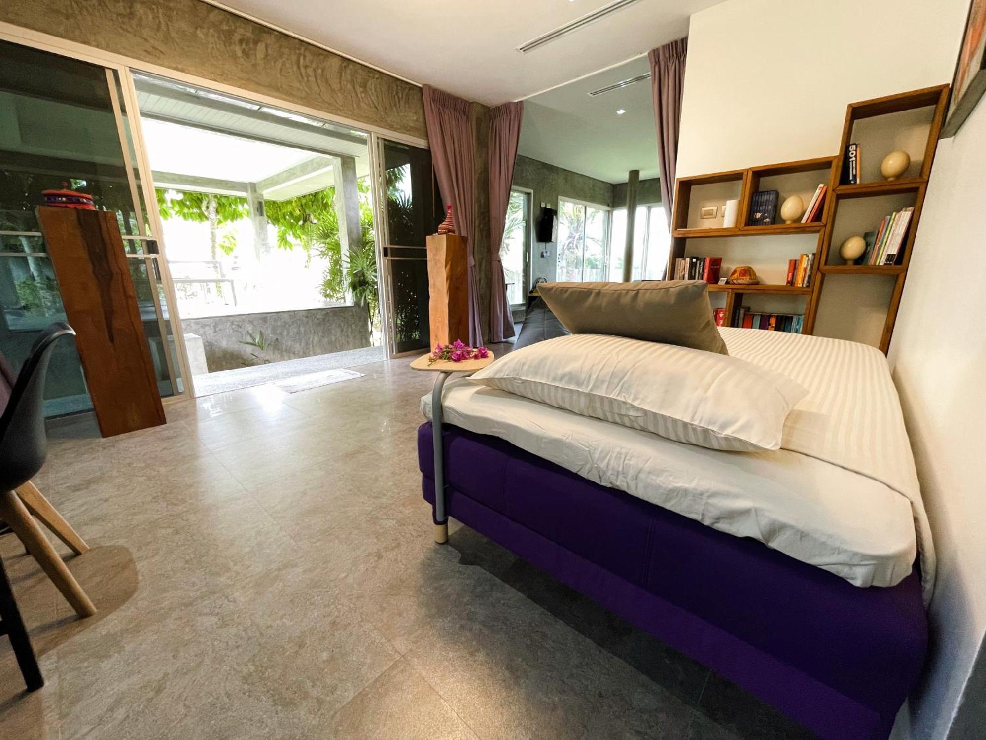 11 - Peaceful Escape On Naithon