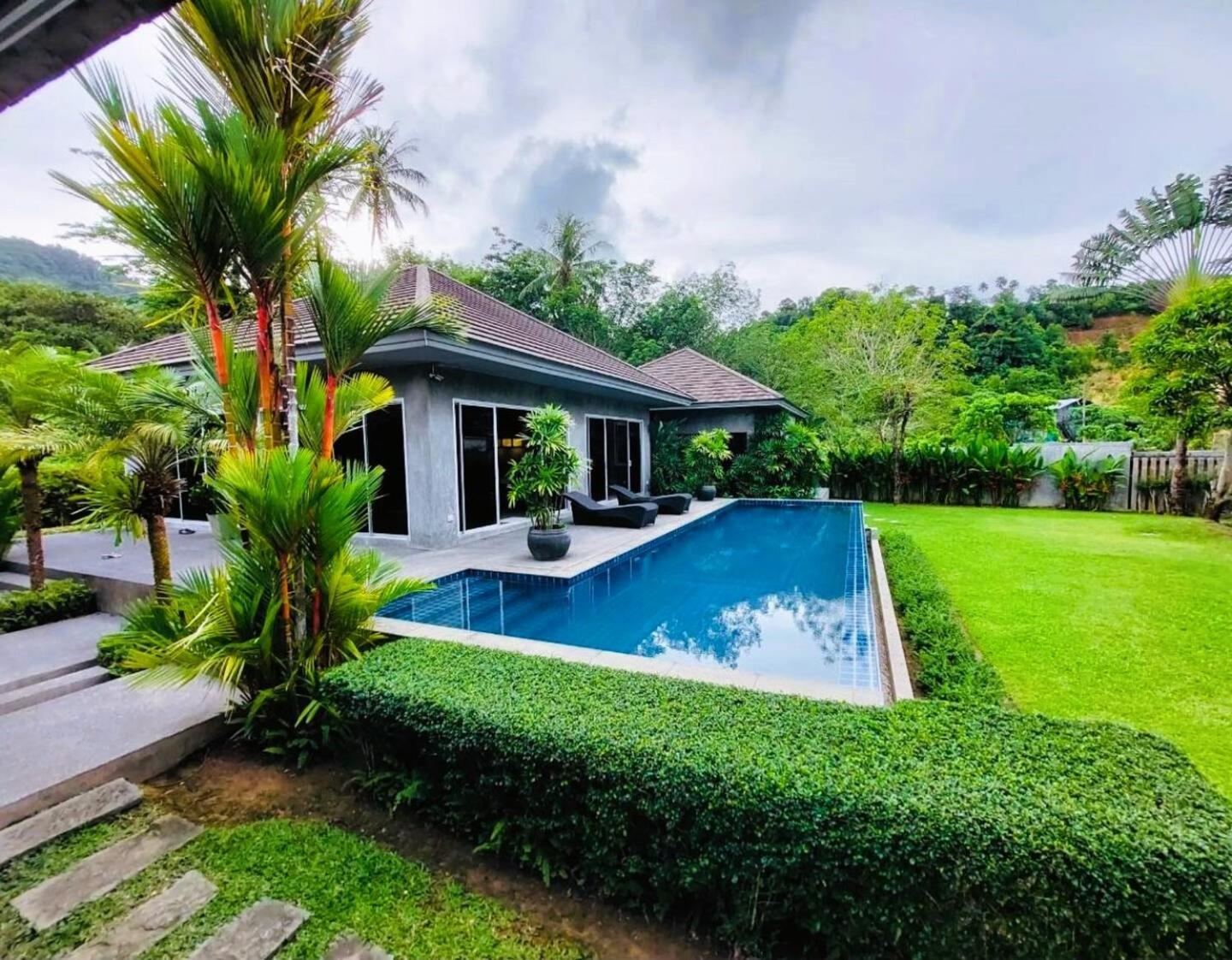 11 - Peaceful Escape On Naithon Villa